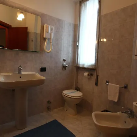 Lincoln Hotel 3*