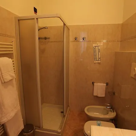 Lincoln Hotel 3*