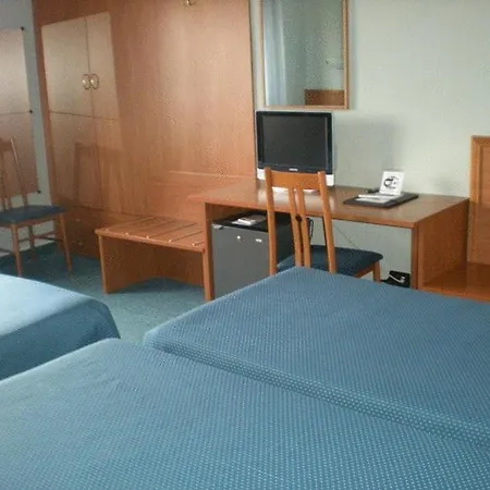 Lincoln Hotel 3*